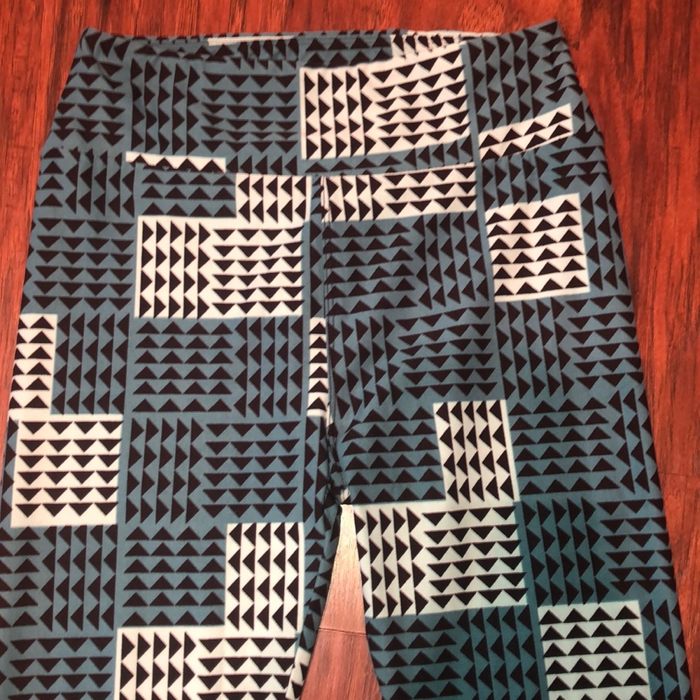 LuLaRoe blue and light blue leggings